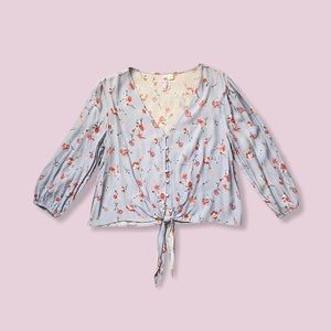 Long sleeve floral blouse, tied at bottom!